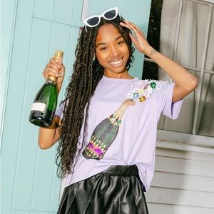 Queen of sparkles Mardi Gras champagne tee EUC SIZE M